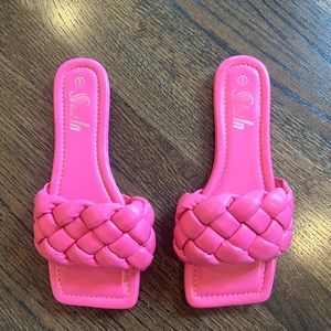 Sheln Bright Pink Slide-on Sandals (size 8)